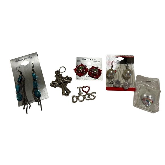 Mixed Lot of 6 Women's Costume/Fashion Jewelry Earrings, Pins, Charms - Picture 1 of 14